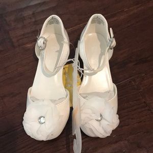 Gymboree white dress shoes! Size 8!